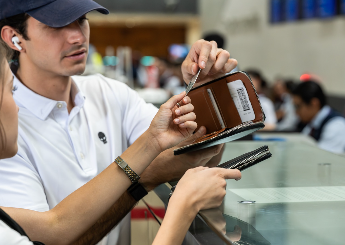¿Por qué un portapasaporte es la mejor inversión para viajeros frecuentes?